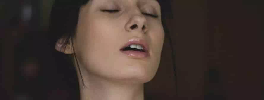 エロチャットに興じる外国人