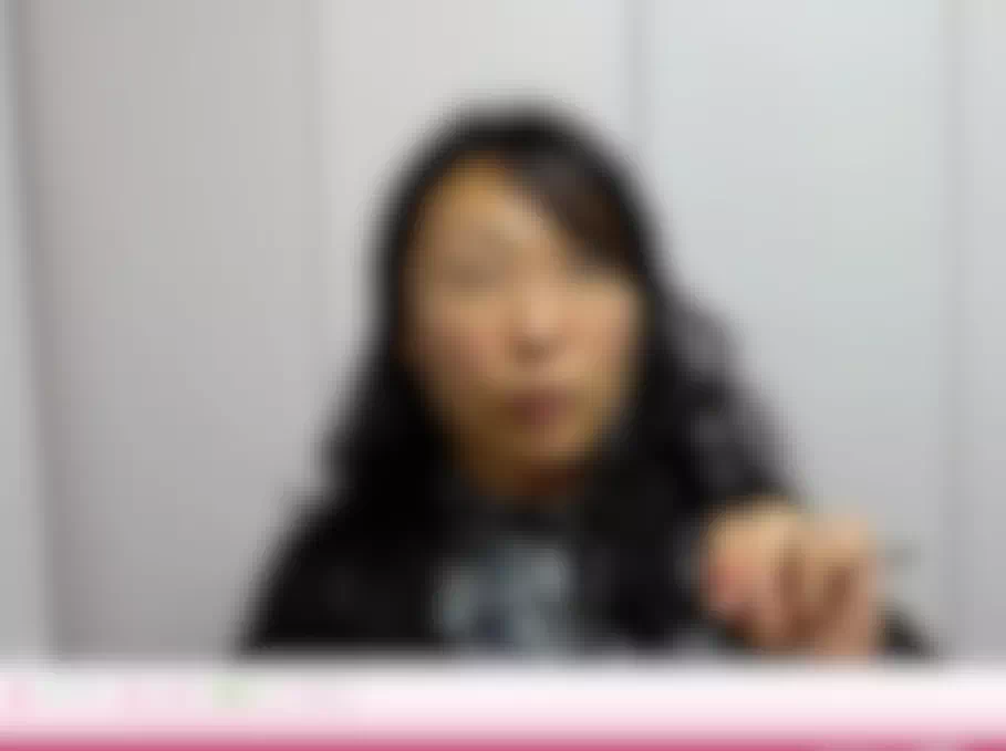 マダムとおしゃべり館でビデオ通話を楽しむ様子